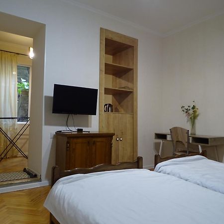 Vake Super Quiet And Comfy Apartment With A Yard Tbilisi Esterno foto